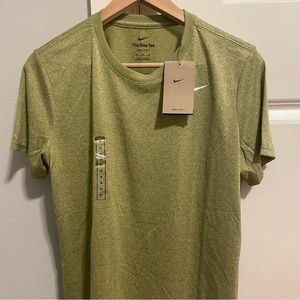 2 NIKE Dry-Fit Tee (M)